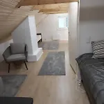 Mantysaari Luonnonrauhaa Kaupungin Lahella.