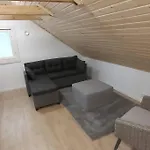 Mantysaari Luonnonrauhaa Kaupungin Lahella. Chalet Kontiolahti