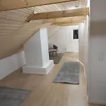 Mantysaari Luonnonrauhaa Kaupungin Lahella. *