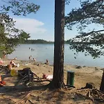 Mantysaari Luonnonrauhaa Kaupungin Lahella.