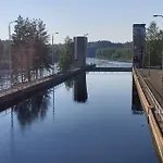 Mantysaari Luonnonrauhaa Kaupungin Lahella.
