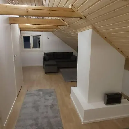 Maentysaari Luonnonrauhaa Kaupungin Laehellae. Alpehytte