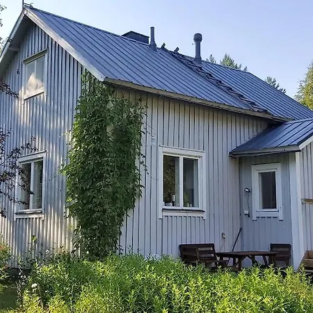 Maentysaari Luonnonrauhaa Kaupungin Laehellae. *