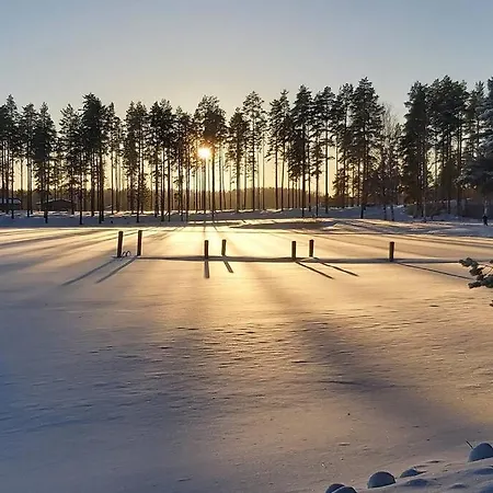 Maentysaari Luonnonrauhaa Kaupungin Laehellae. Alpehytte