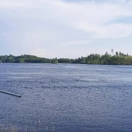 Alpesi faház Maentysaari Luonnonrauhaa Kaupungin Laehellae. *