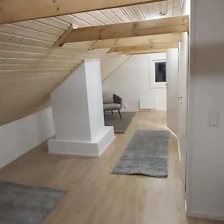 Mantysaari Luonnonrauhaa Kaupungin Lahella. *