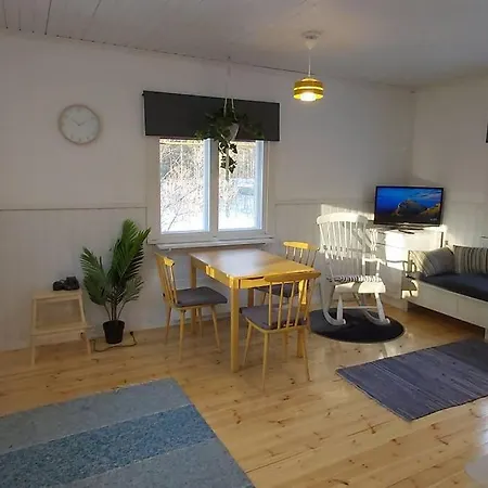 Alpesi faház Maentysaari Luonnonrauhaa Kaupungin Laehellae. Kontiolahti