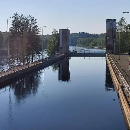 Mantysaari Luonnonrauhaa Kaupungin Lahella.