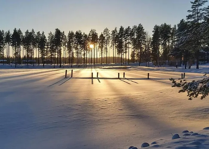 Maentysaari Luonnonrauhaa Kaupungin Laehellae. Chalet