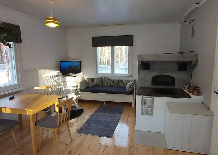 Maentysaari Luonnonrauhaa Kaupungin Laehellae. Alpstuga *